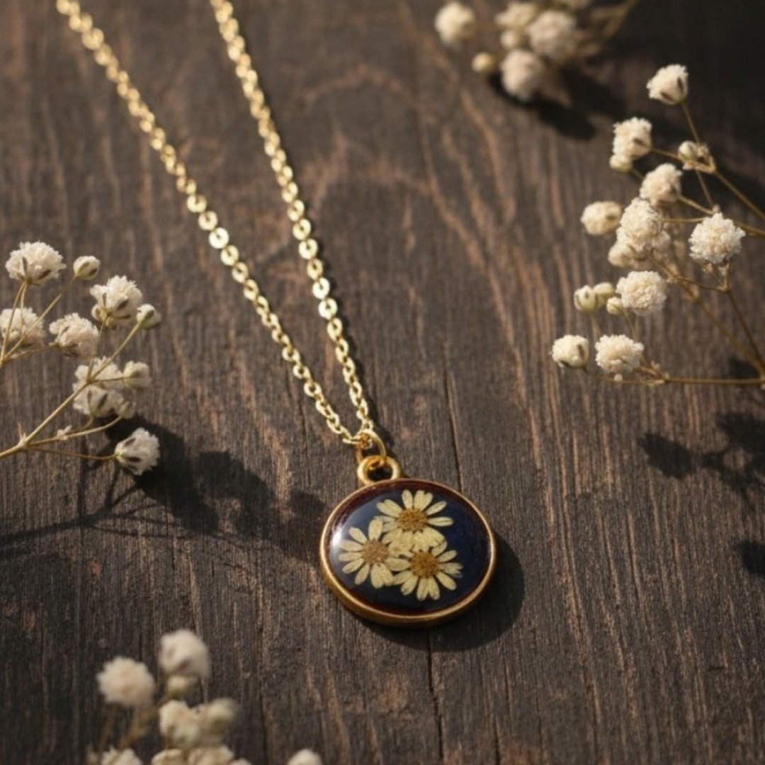 ETERNAL NOIR FLORAL PENDENT